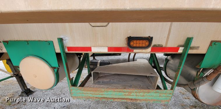 image for item ID9530 1990 Ledwell LW40 APW  feed delivery trailer