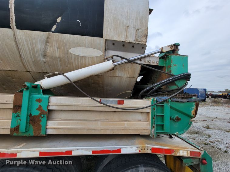 image for item ID9530 1990 Ledwell LW40 APW  feed delivery trailer