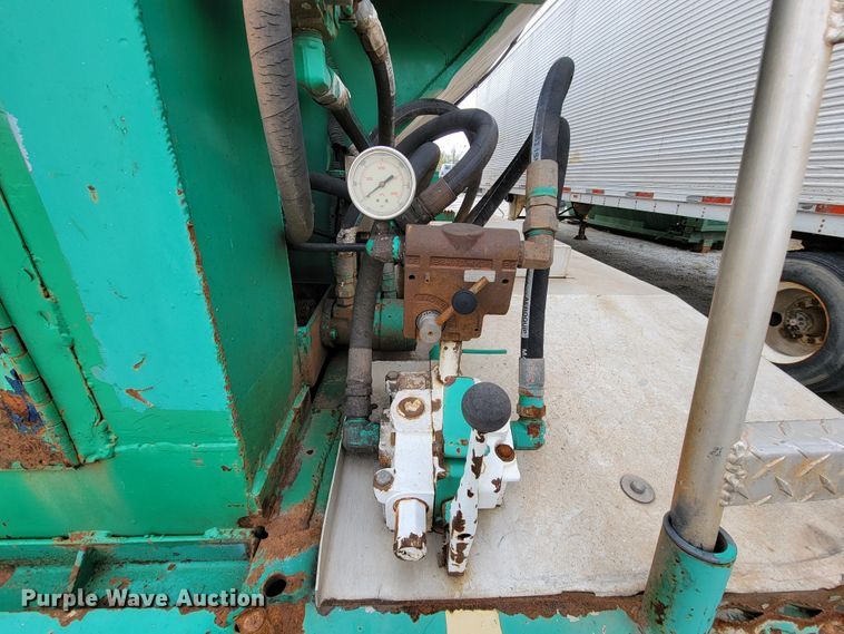 image for item ID9530 1990 Ledwell LW40 APW  feed delivery trailer