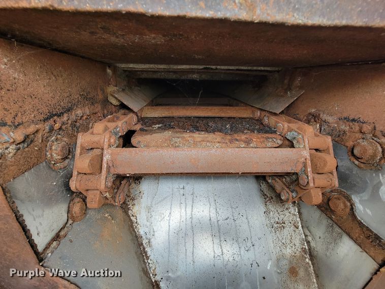 image for item ID9530 1990 Ledwell LW40 APW  feed delivery trailer