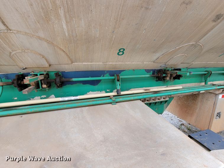 image for item ID9530 1990 Ledwell LW40 APW  feed delivery trailer