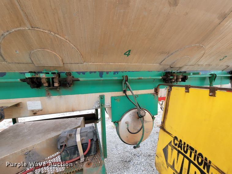 image for item ID9530 1990 Ledwell LW40 APW  feed delivery trailer