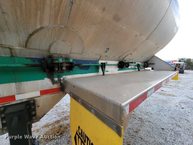 image for item ID9530 1990 Ledwell LW40 APW  feed delivery trailer