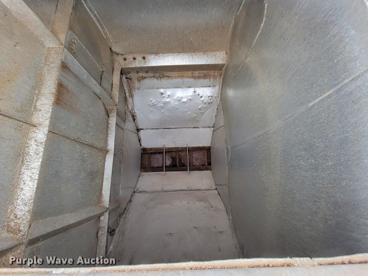 image for item ID9530 1990 Ledwell LW40 APW  feed delivery trailer