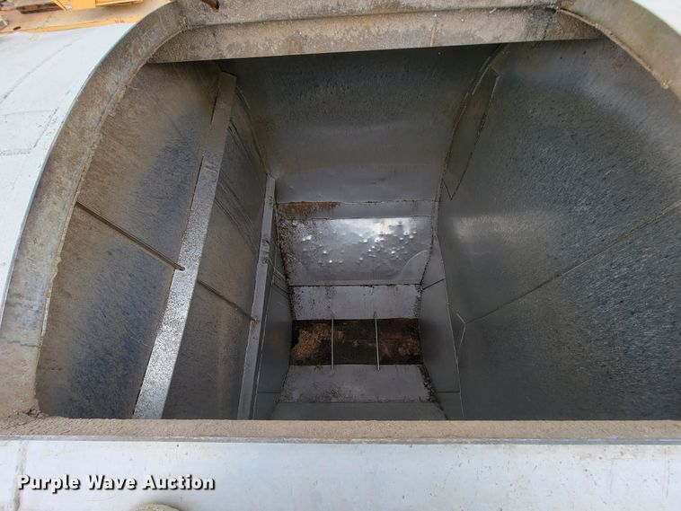 image for item ID9530 1990 Ledwell LW40 APW  feed delivery trailer