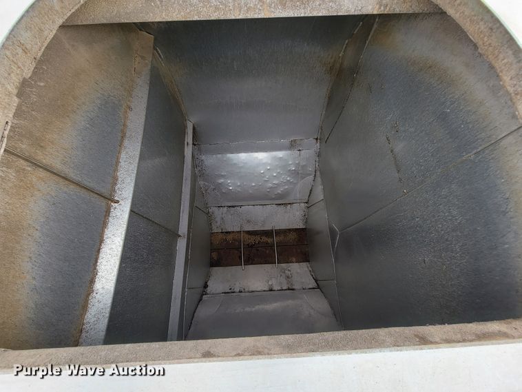 image for item ID9530 1990 Ledwell LW40 APW  feed delivery trailer