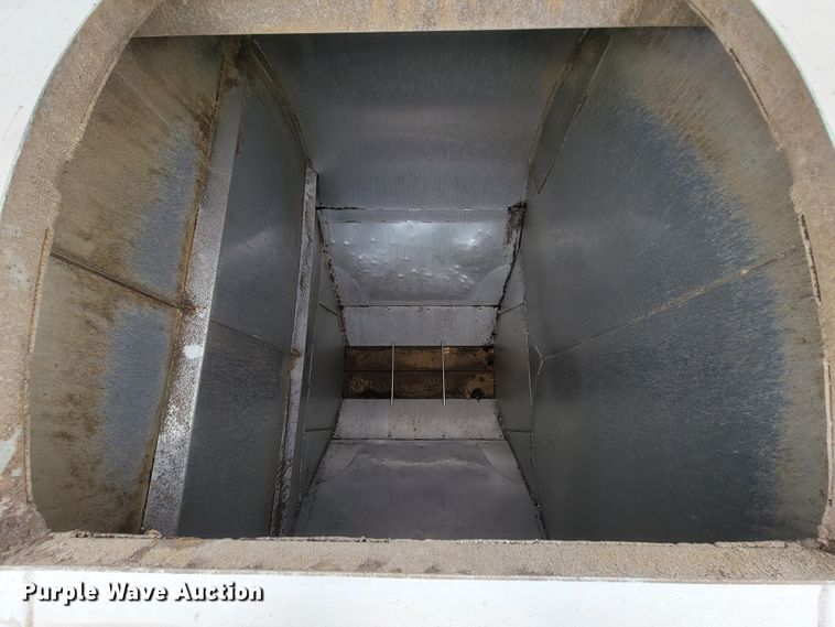 image for item ID9530 1990 Ledwell LW40 APW  feed delivery trailer