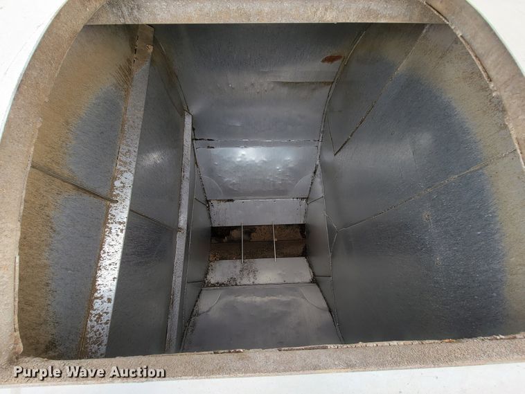 image for item ID9530 1990 Ledwell LW40 APW  feed delivery trailer