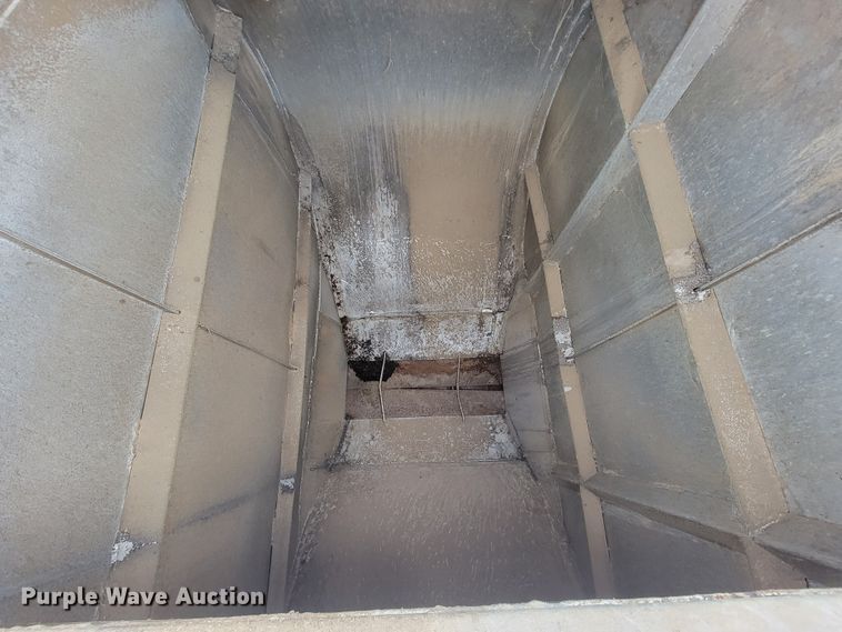 image for item ID9530 1990 Ledwell LW40 APW  feed delivery trailer