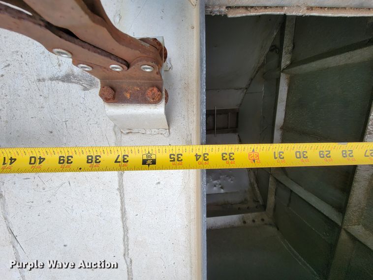 image for item ID9530 1990 Ledwell LW40 APW  feed delivery trailer