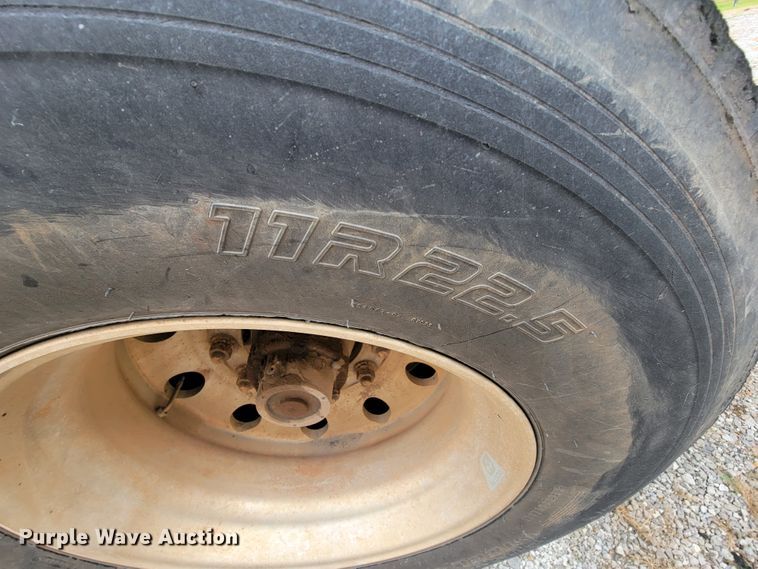 image for item ID9530 1990 Ledwell LW40 APW  feed delivery trailer