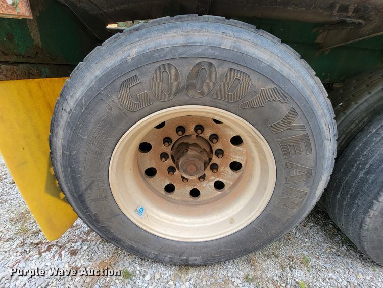 image for item ID9530 1990 Ledwell LW40 APW  feed delivery trailer