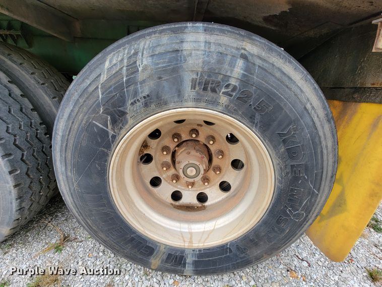 image for item ID9530 1990 Ledwell LW40 APW  feed delivery trailer