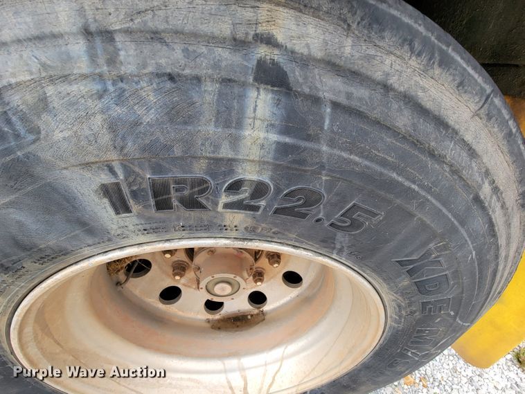 image for item ID9530 1990 Ledwell LW40 APW  feed delivery trailer