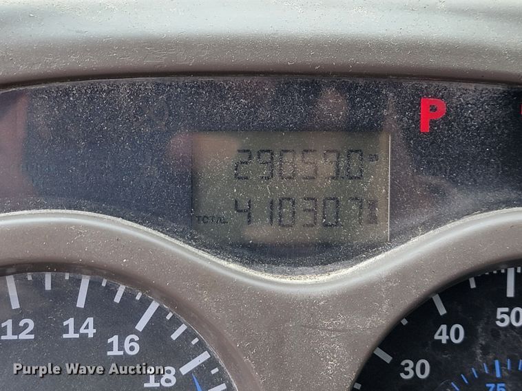 image for item ID9531 2005 Mack CXN613  semi truck