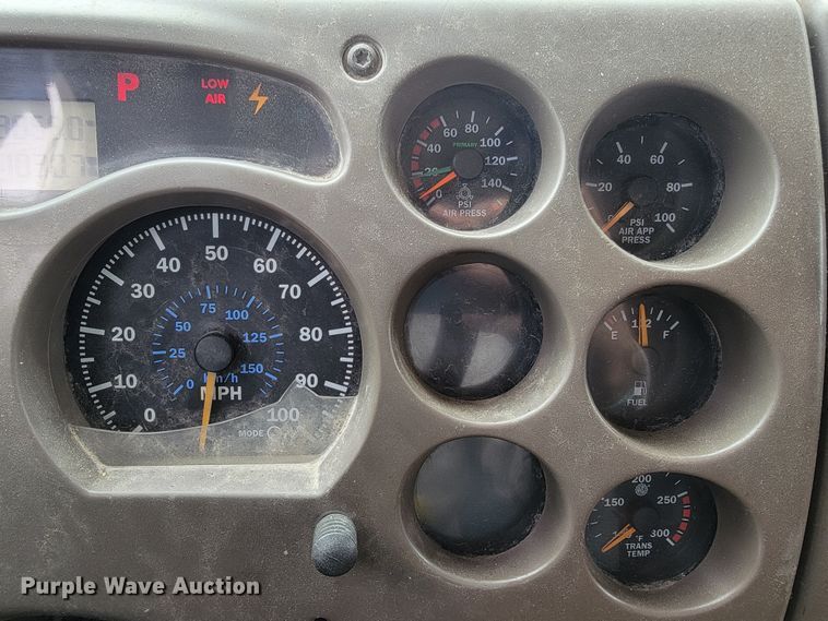 image for item ID9531 2005 Mack CXN613  semi truck