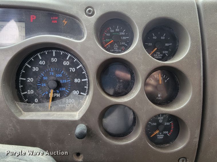 image for item ID9531 2005 Mack CXN613  semi truck