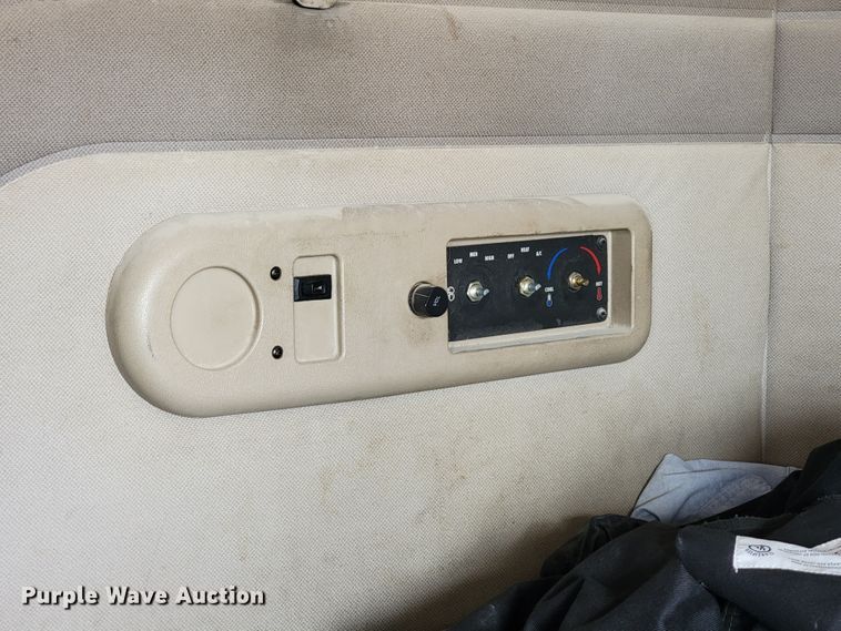 image for item ID9531 2005 Mack CXN613  semi truck