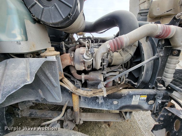 image for item ID9531 2005 Mack CXN613  semi truck