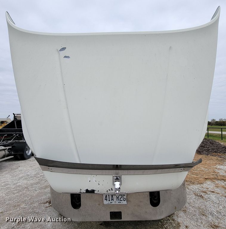 image for item ID9531 2005 Mack CXN613  semi truck