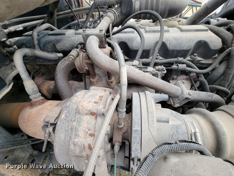 image for item ID9531 2005 Mack CXN613  semi truck