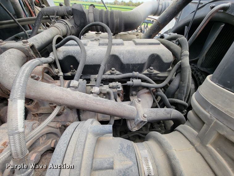 image for item ID9531 2005 Mack CXN613  semi truck