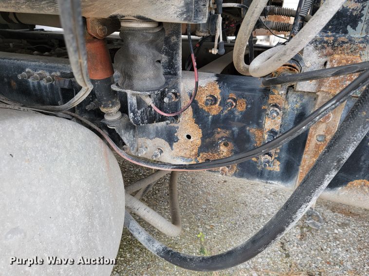 image for item ID9531 2005 Mack CXN613  semi truck