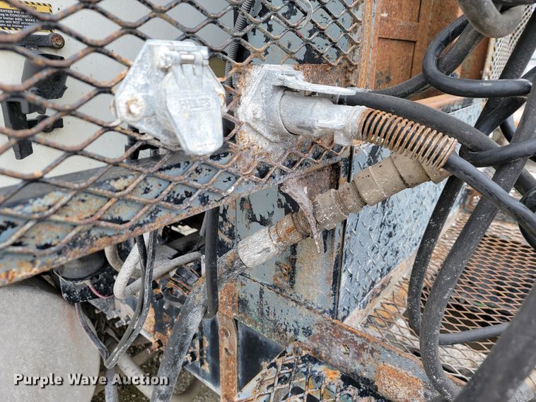 image for item ID9531 2005 Mack CXN613  semi truck