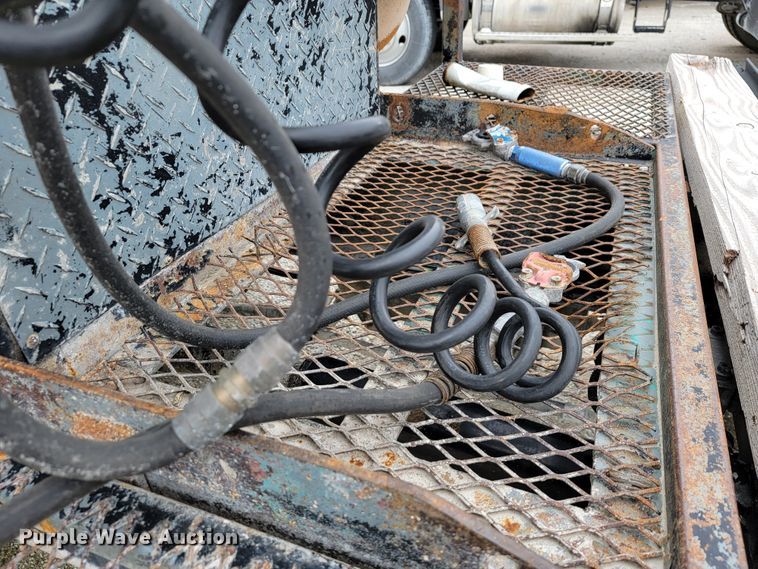 image for item ID9531 2005 Mack CXN613  semi truck