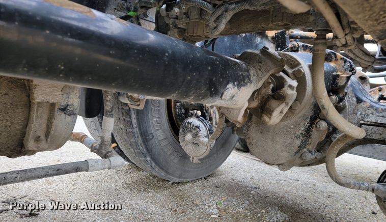 image for item ID9531 2005 Mack CXN613  semi truck