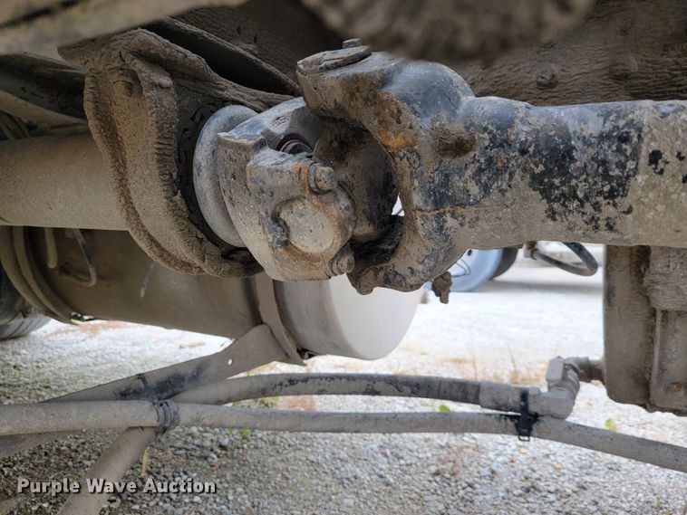 image for item ID9531 2005 Mack CXN613  semi truck