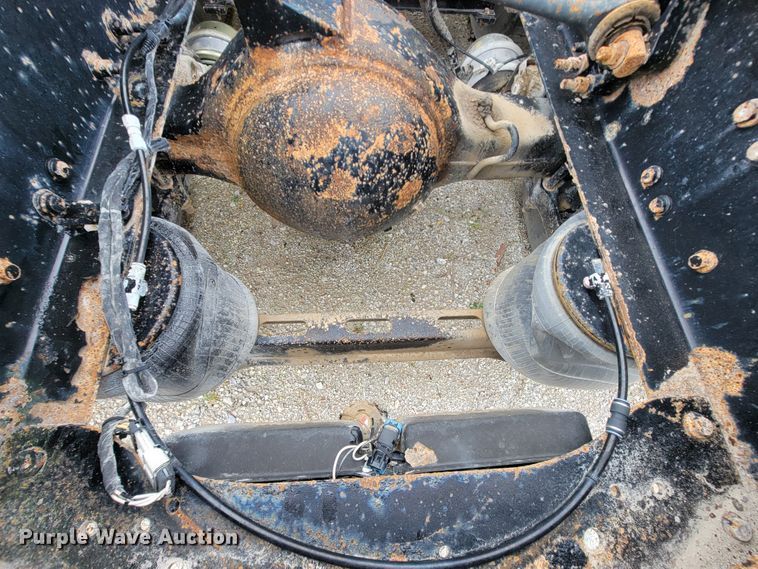 image for item ID9531 2005 Mack CXN613  semi truck