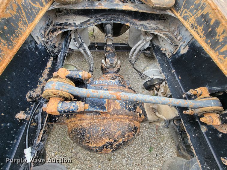 image for item ID9531 2005 Mack CXN613  semi truck