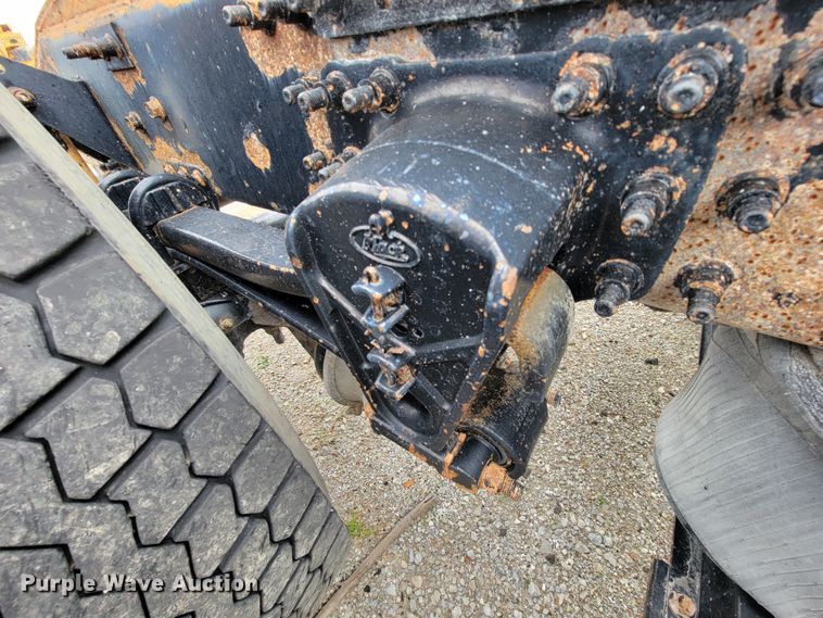 image for item ID9531 2005 Mack CXN613  semi truck