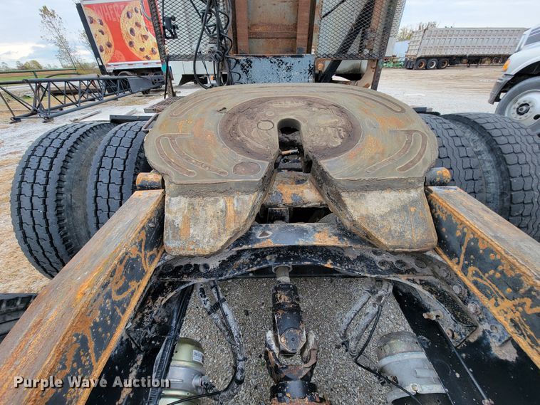 image for item ID9531 2005 Mack CXN613  semi truck