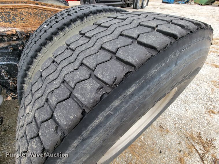 image for item ID9531 2005 Mack CXN613  semi truck