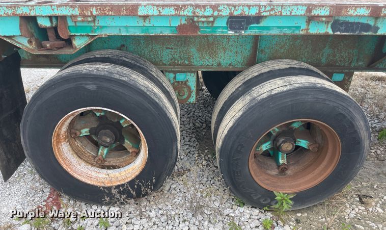 image for item ID9532 1990 Fontaine FTW-4-8045A  flatbed trailer