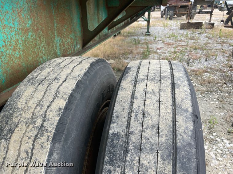 image for item ID9532 1990 Fontaine FTW-4-8045A  flatbed trailer