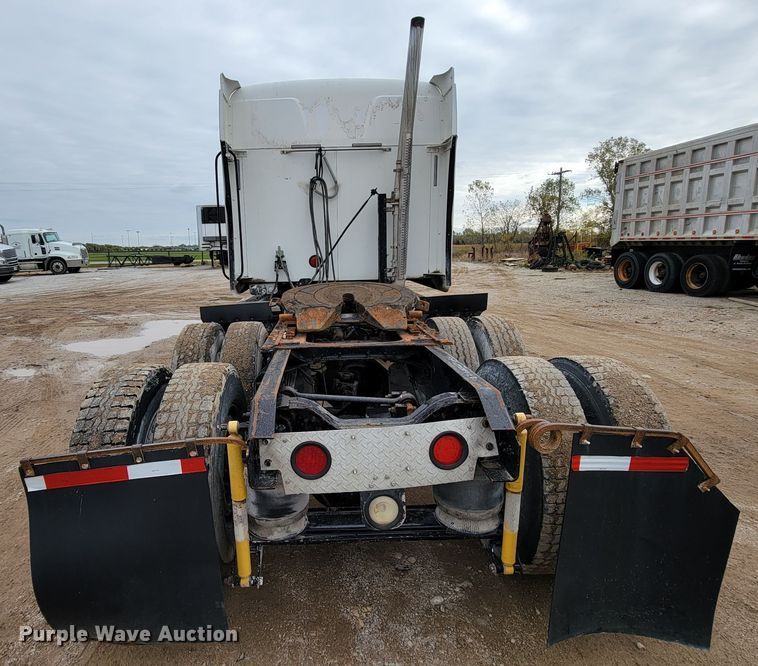 image for item ID9533 2001 Mack CX613 Vision  semi truck