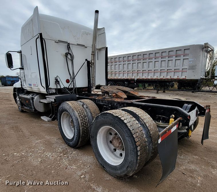 image for item ID9533 2001 Mack CX613 Vision  semi truck