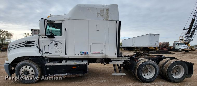 image for item ID9533 2001 Mack CX613 Vision  semi truck