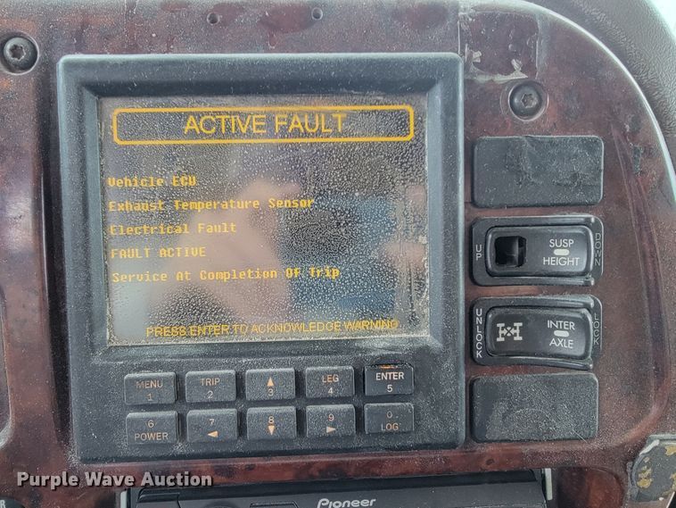 image for item ID9533 2001 Mack CX613 Vision  semi truck