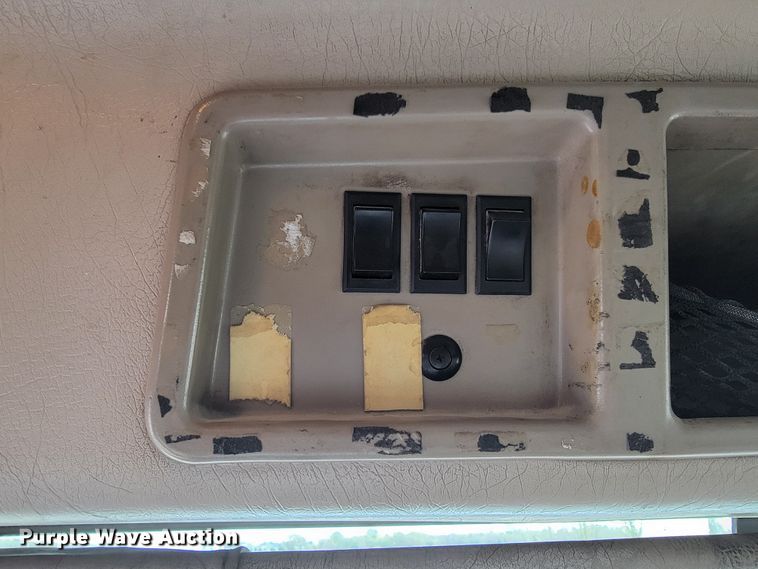 image for item ID9533 2001 Mack CX613 Vision  semi truck