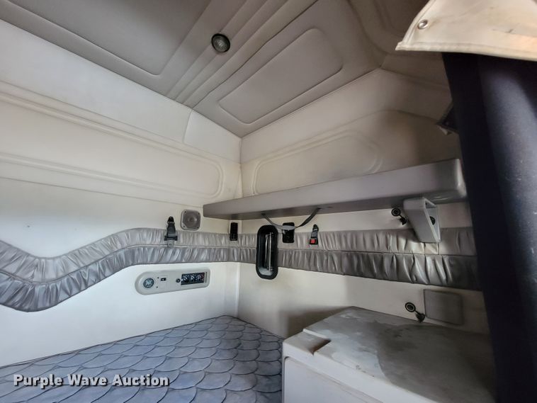 image for item ID9533 2001 Mack CX613 Vision  semi truck