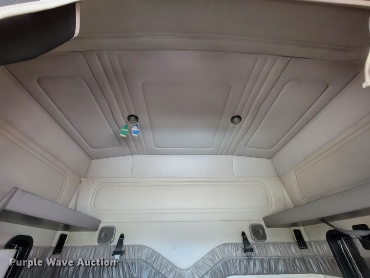 image for item ID9533 2001 Mack CX613 Vision  semi truck