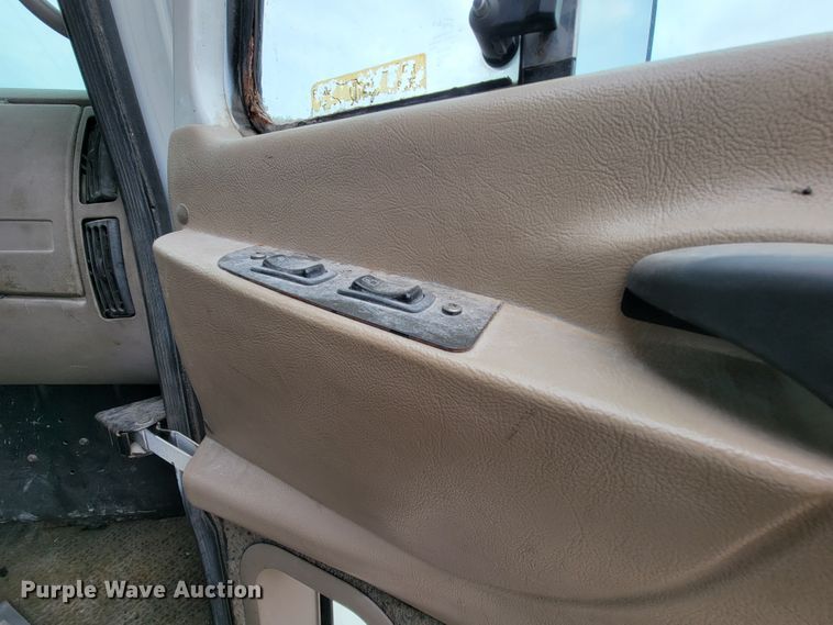 image for item ID9533 2001 Mack CX613 Vision  semi truck