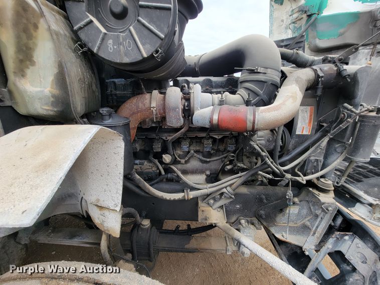 image for item ID9533 2001 Mack CX613 Vision  semi truck