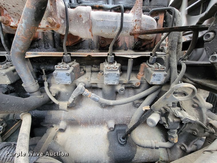 image for item ID9533 2001 Mack CX613 Vision  semi truck