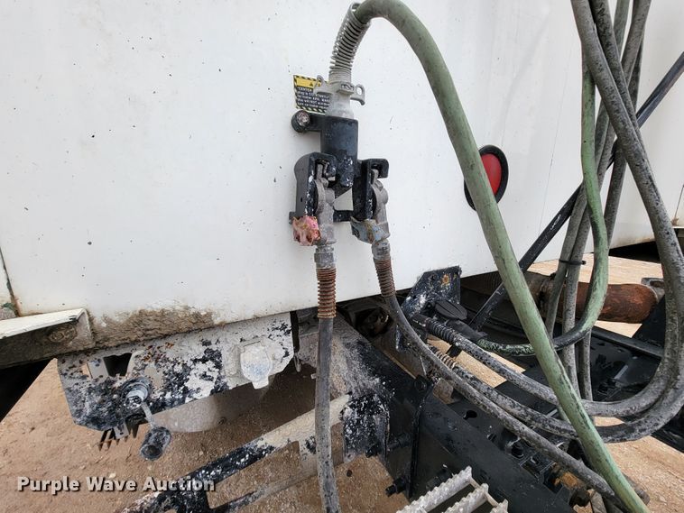 image for item ID9533 2001 Mack CX613 Vision  semi truck