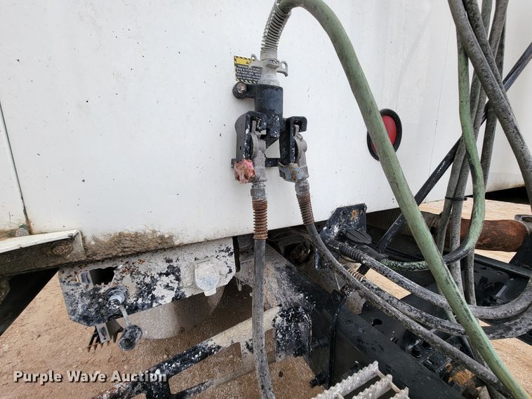 image for item ID9533 2001 Mack CX613 Vision  semi truck